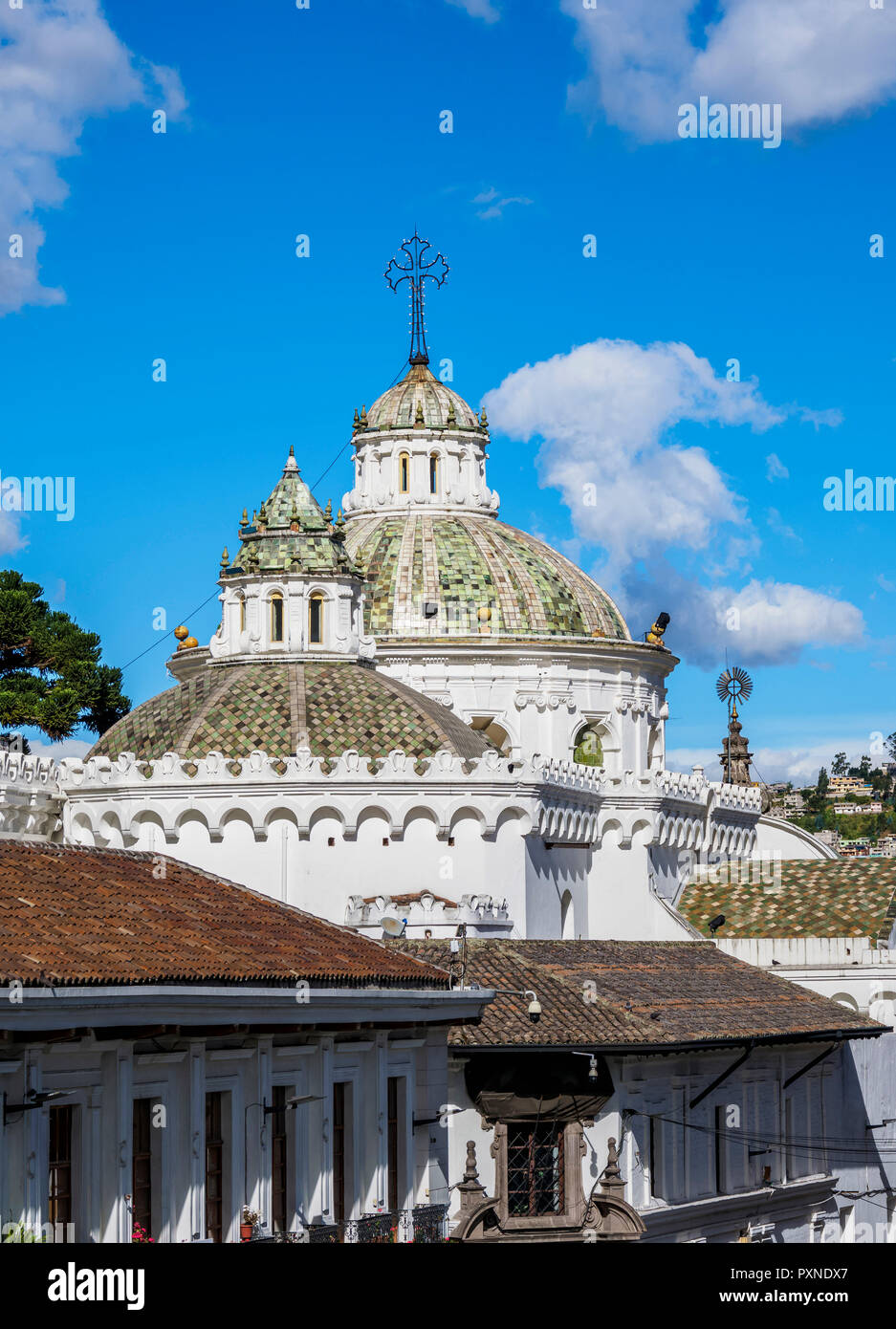 Les dômes de l'église de La Compania, Vieille Ville, Quito, Équateur, la province de Pichincha Banque D'Images