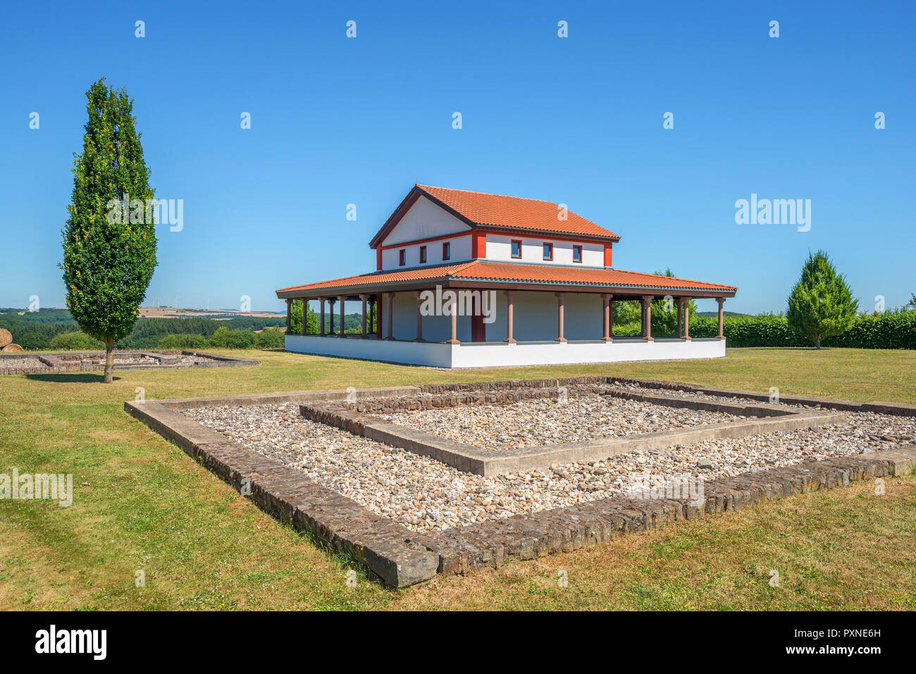 Reconstruit le temple gallo-romain sur Martberg, Pommern, vallée de la Moselle, Rhénanie-Palatinat, Allemagne Banque D'Images