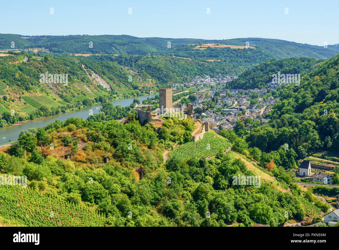 Voir à la Niederburg et Varazze, vallée de la Moselle, Rhénanie-Palatinat, Allemagne Banque D'Images