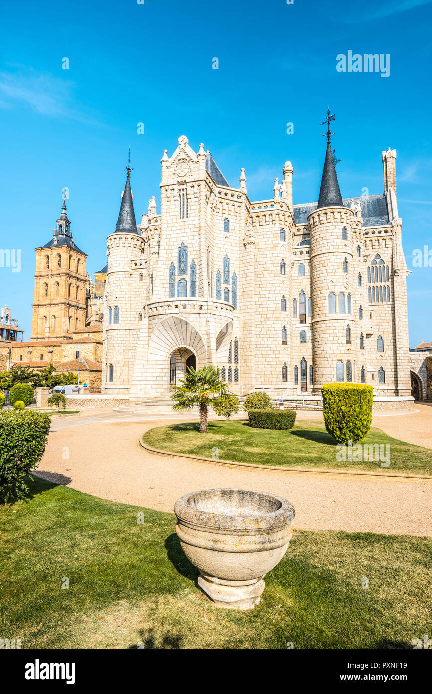 L'Espagne, Castille et Léon, Astorga. Le palais épiscopal d'Astorga conçu par Antoni Gaudi. Banque D'Images