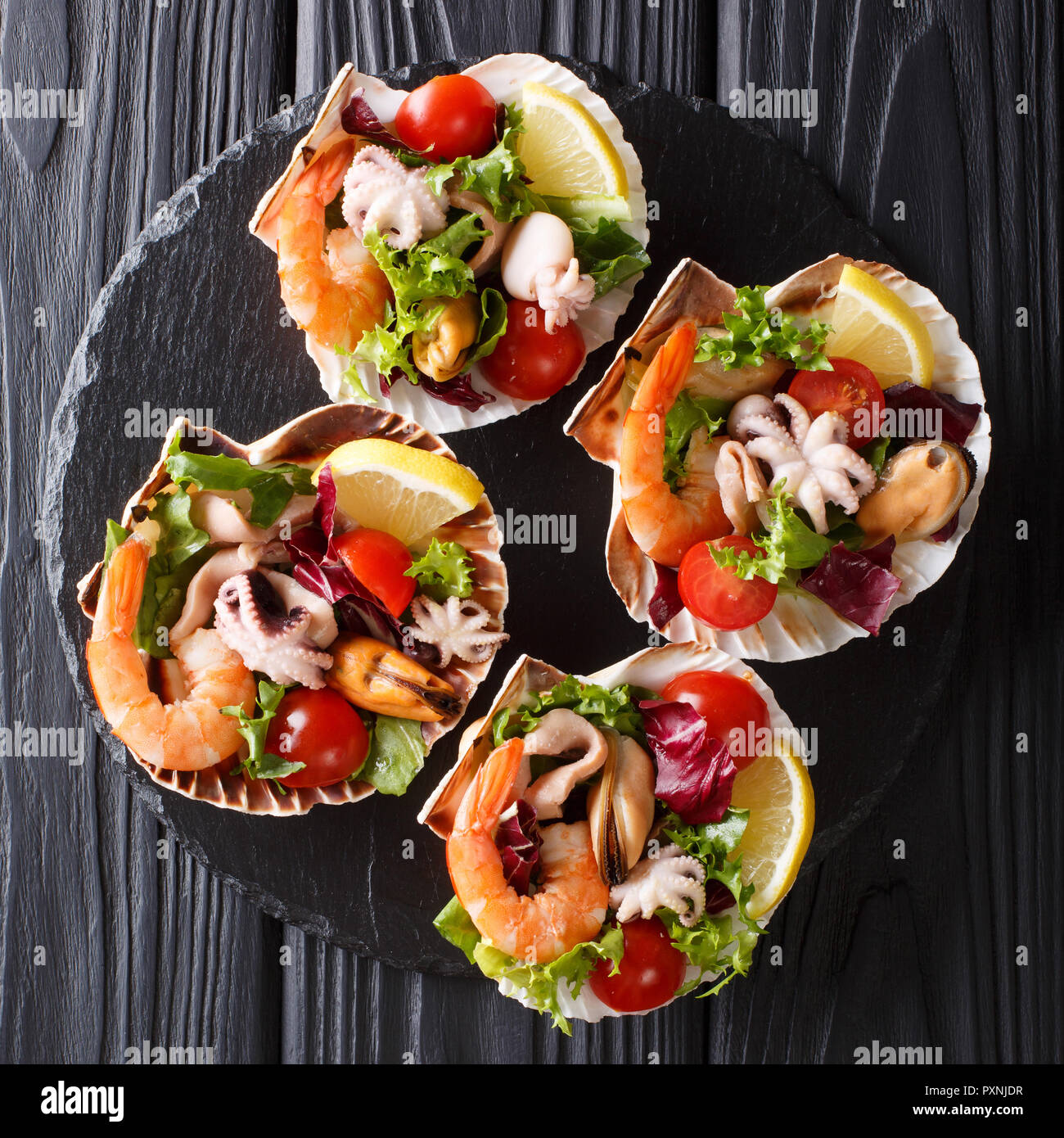 Salade de fruits de mer gastronomique restaurant de crevettes, poulpe