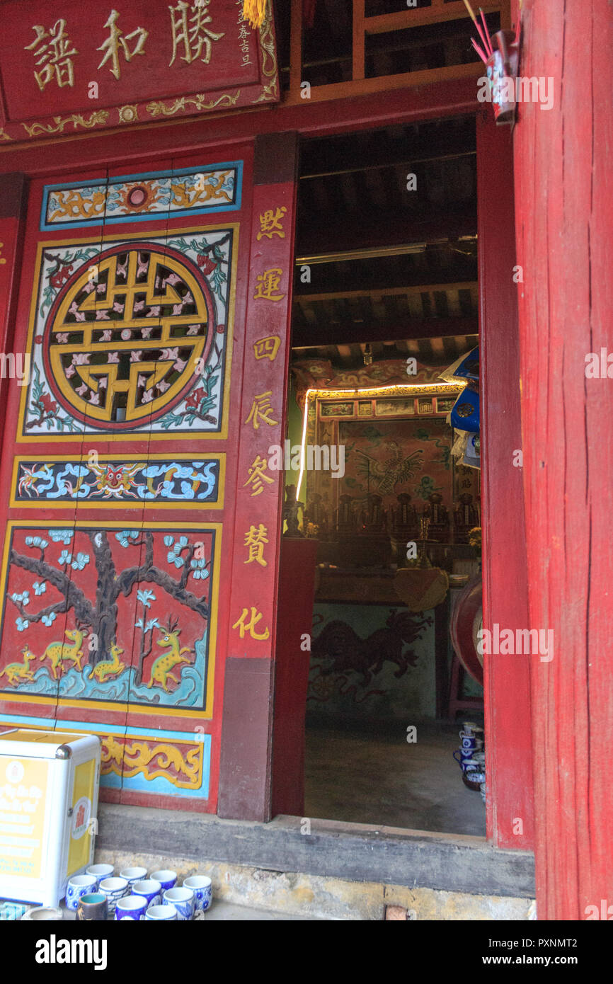 Temple coloré traditionnel à Hoi An, Vietnam Banque D'Images