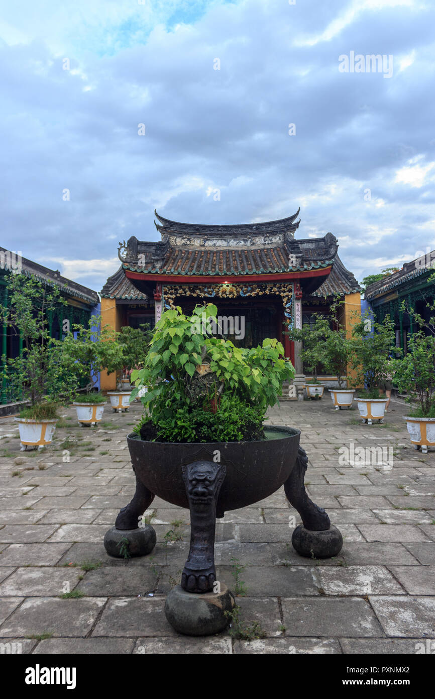 Temple coloré traditionnel à Hoi An, Vietnam Banque D'Images