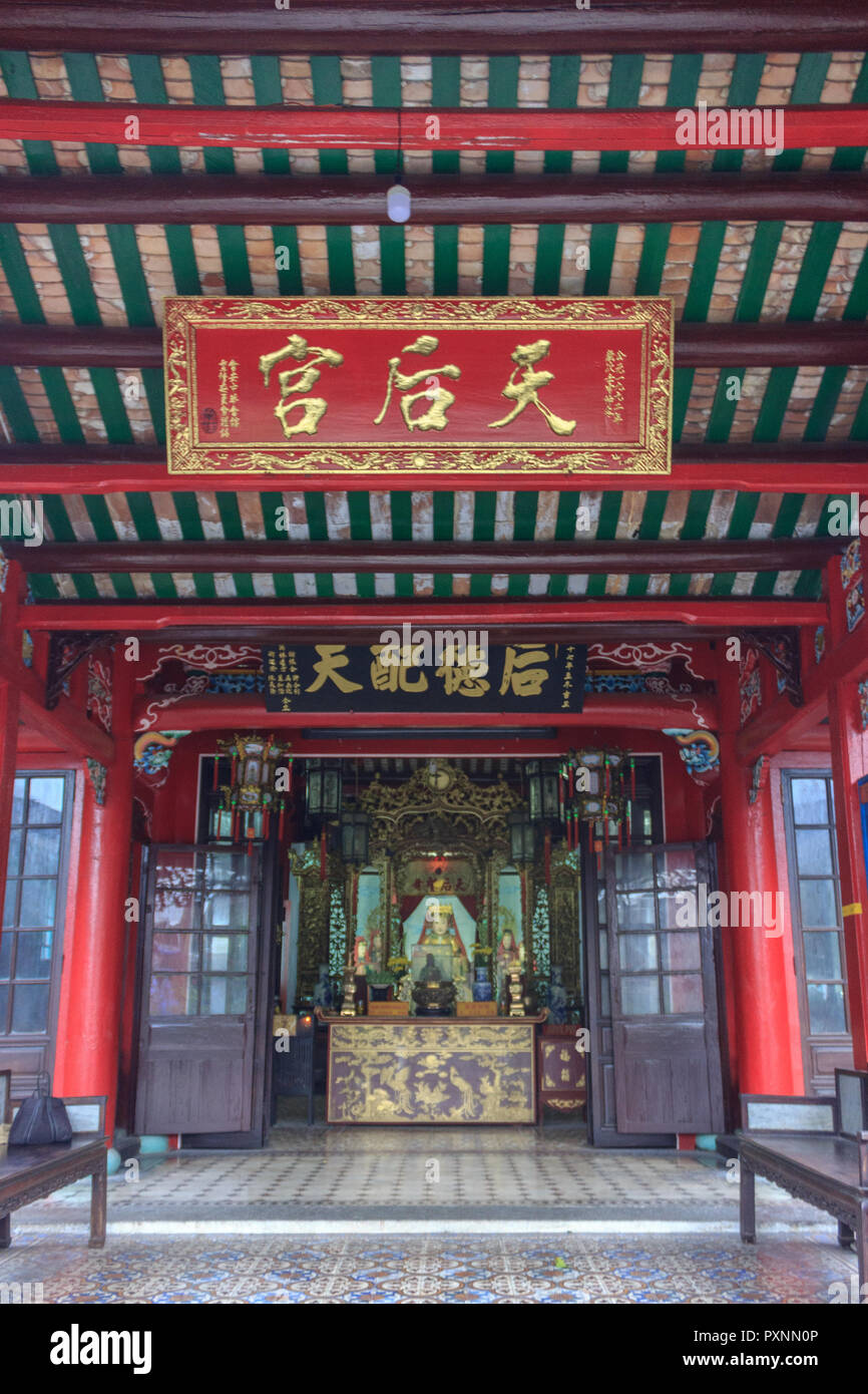 Temple coloré traditionnel à Hoi An, Vietnam Banque D'Images