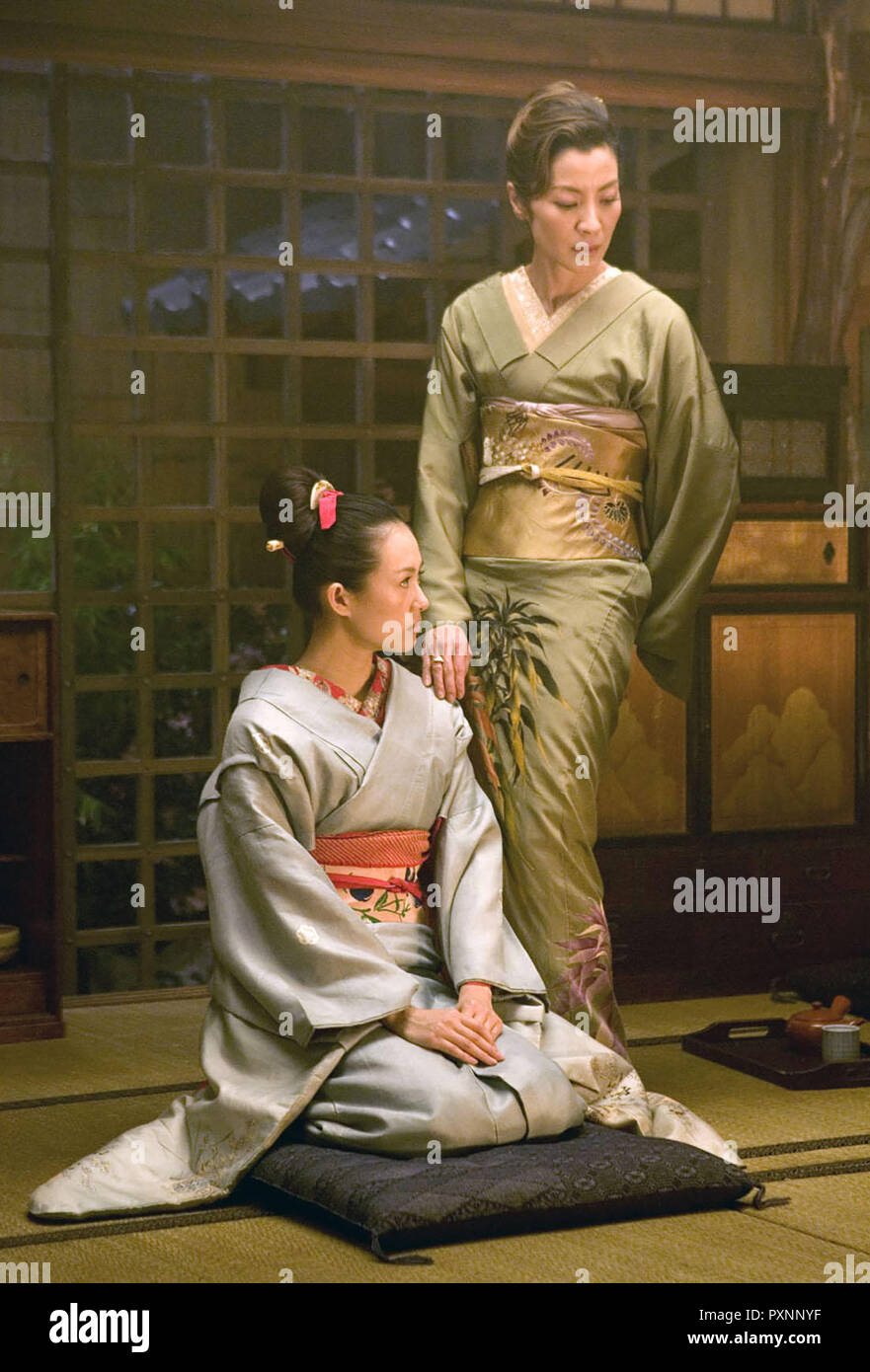 Die Geisha aka. Mémoires d'une geisha, USA 2005 Regie : Rob Marshall, les geishas : Sayuri (Zhang Ziyi) et Mameha (Michelle Yeoh) Banque D'Images