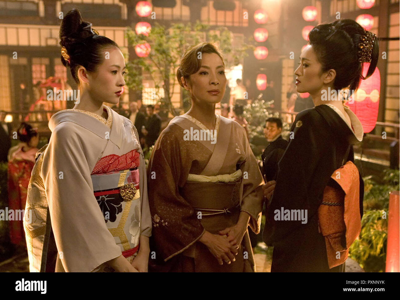 Die Geisha aka. Mémoires d'une geisha, USA 2005 Regie : Rob Marshall, les geishas Zhang Ziyi, Michelle Yeoh et GONG LI Banque D'Images