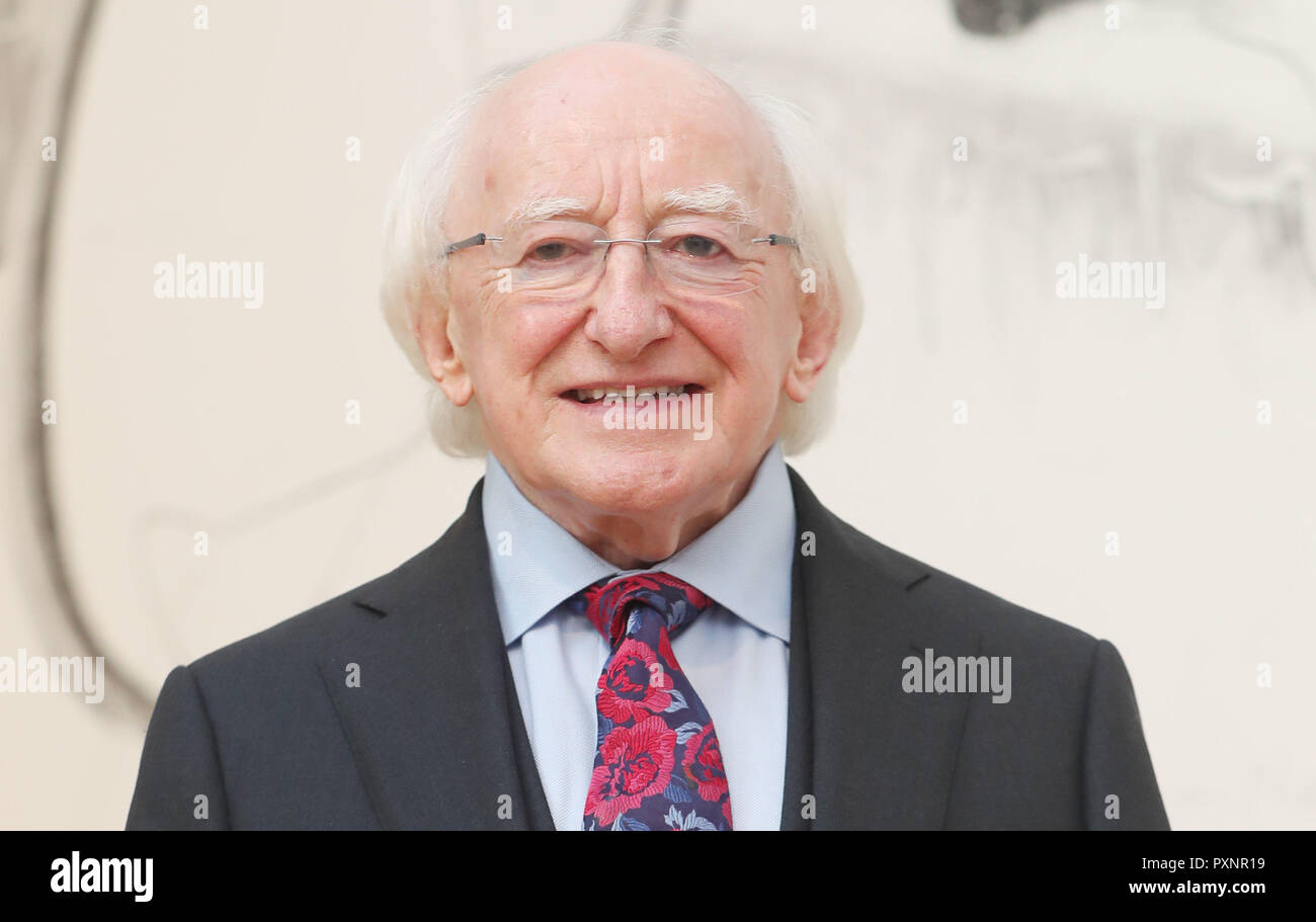 Photo inédit daté du 22/10/2018 de Michael D Higgins lancer sa salle de l'Irlande, l'île à l'initiative partagée Droichead Arts Centre, Drogheda, co Louth. Banque D'Images