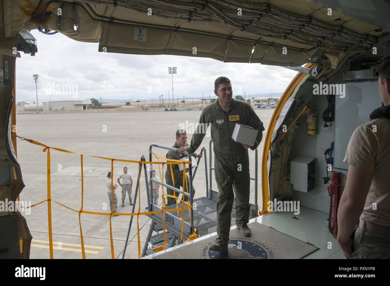 Les Cadets De L US Air Force Academy Board Un KC 135 Stratotanker 9 