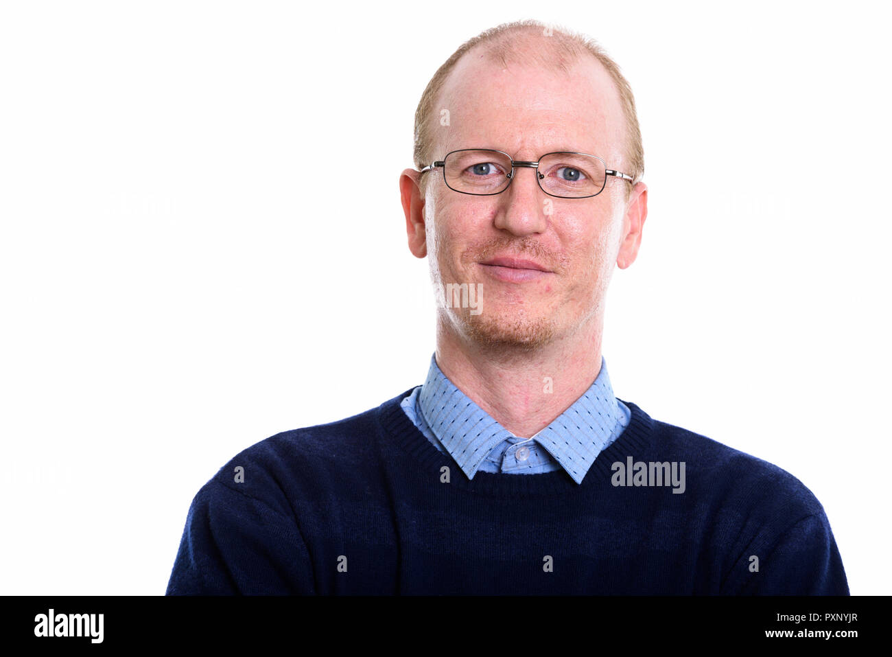 Portrait d'un homme portant lunettes et looking at camera Banque D'Images