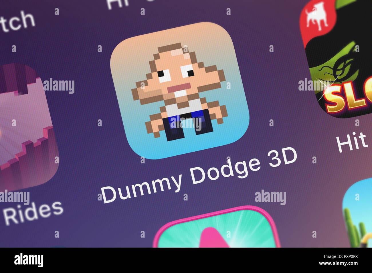 Londres, Royaume-Uni - 23 octobre 2018 : Gros plan du mannequin Dodge 3D - un super burger-esquivant application mobile jeu de Blayze Jeux, L.L.C.. Banque D'Images