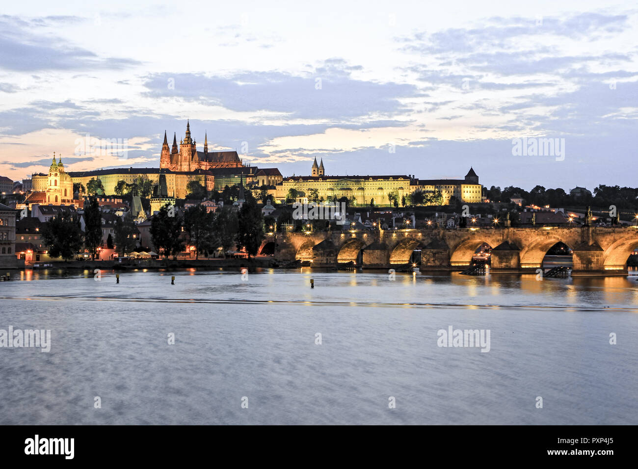 Tschechische Republik, Prag, Blick auf die Prager Burg und Karlsbrücke, République tchèque, Prague, vue sur le château de Prague et le Pont Charles, Prague, République tchèque Banque D'Images