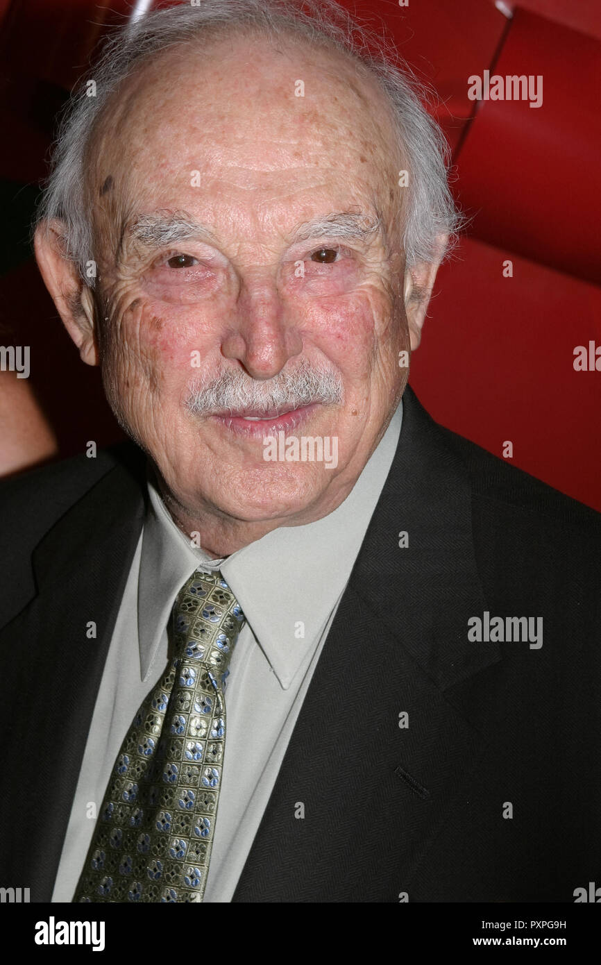 Bill Macy 10/14/04 Noël survivant @ Grauman's Chinese Theater, du Hollywood Photo de Kazumi Nakamoto/HNW / PictureLux (14 octobre 2004) Dossier de référence #  33687 085HNWPLX  Banque D'Images