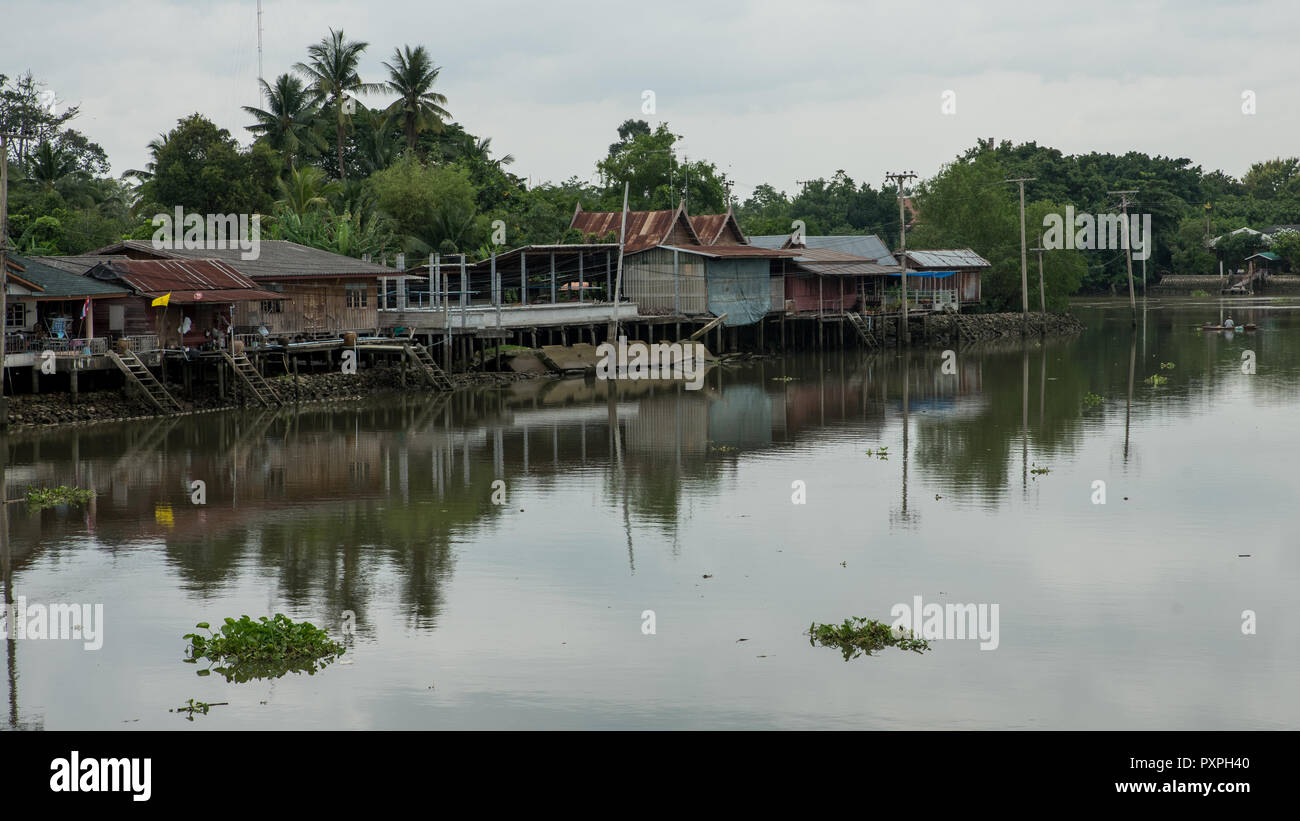 Maisons sur canal en Thaïlande Banque D'Images