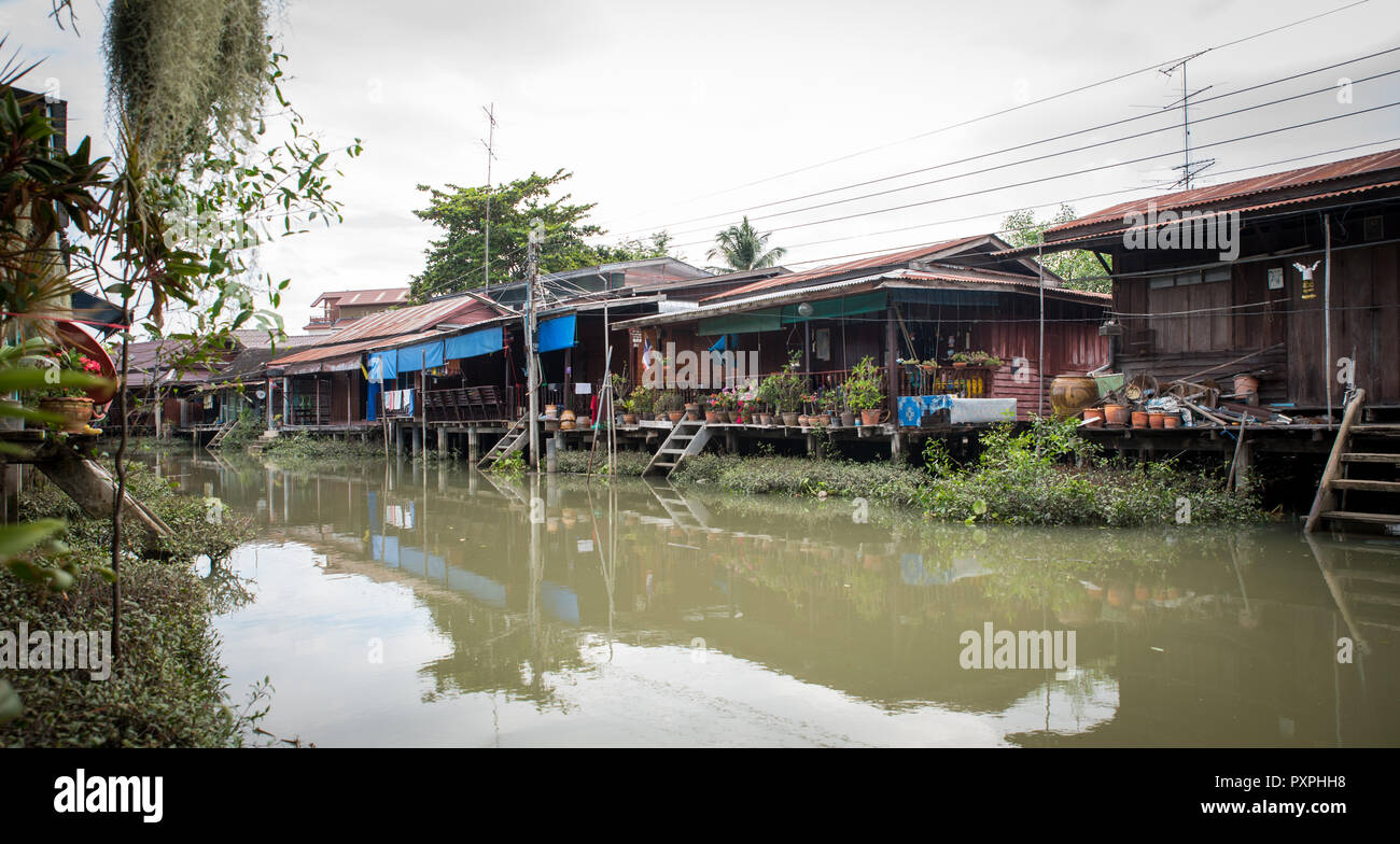 Maisons sur canal en Thaïlande Banque D'Images