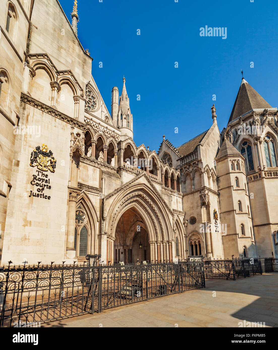 La Royal Courts of Justice, Strand, London. Banque D'Images