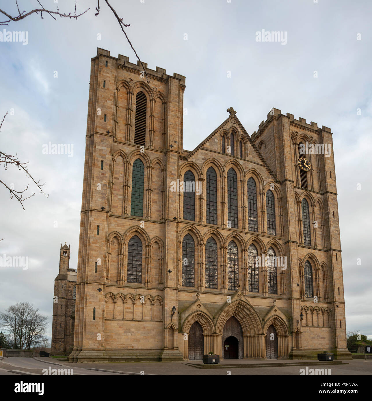 L'avant de l'ouest de la cathédrale de Ripon dans Yorkshire du Nord Banque D'Images