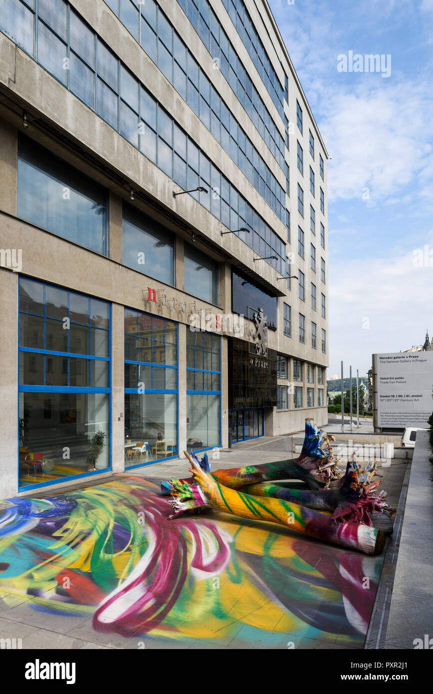 Prague. République tchèque. Palais des Expositions (Veletrzní palác), le logement de la Galerie Nationale à Prague (Národní galerie v Praze). La peinture, une partie de la Banque D'Images