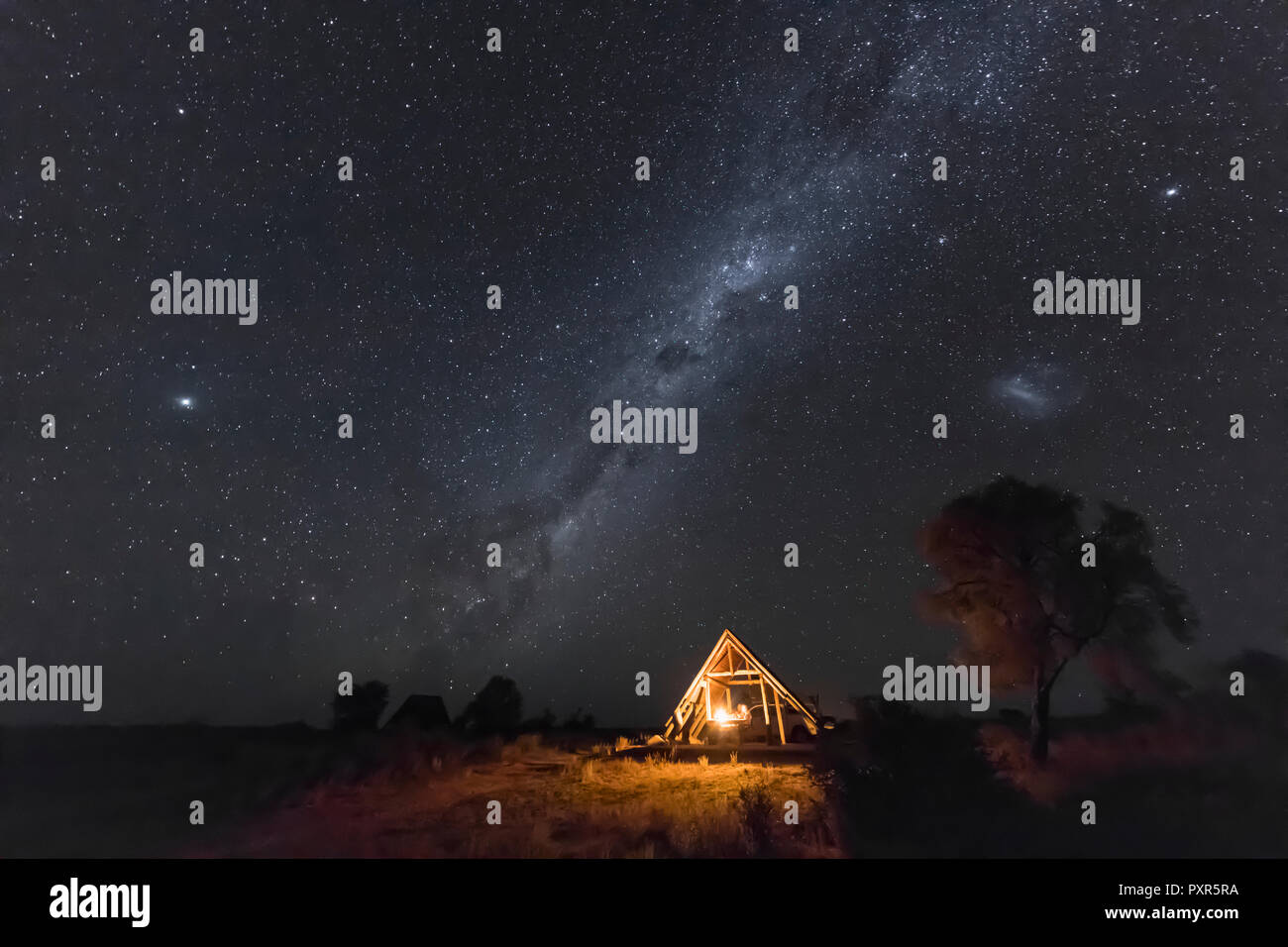 Le Botswana, Kgalagadi Transfrontier Park, Kalahari, deux rivières Camp de nuit, Milky Way Banque D'Images