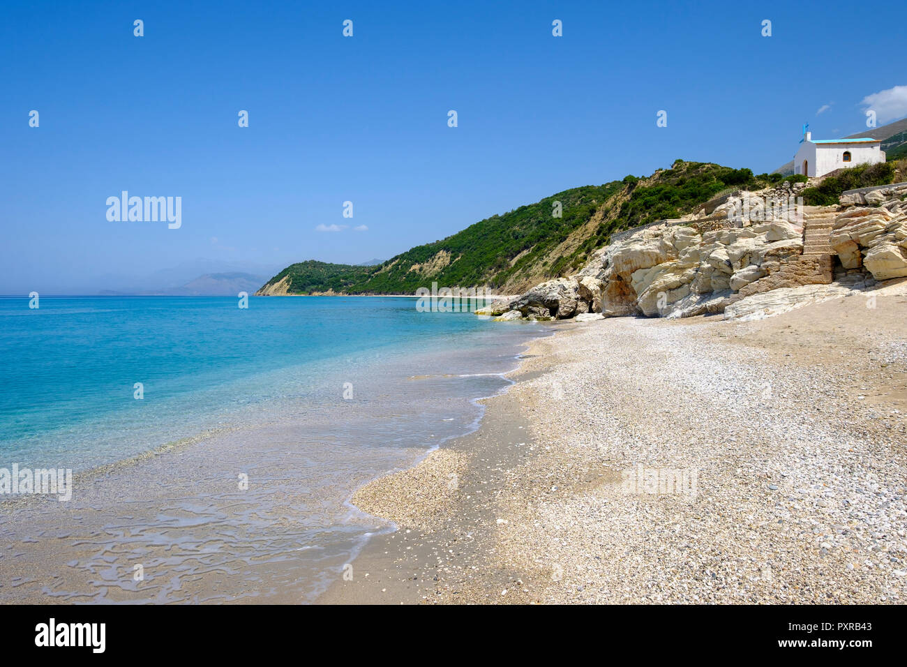 L'Albanie, comté de Vlorë, plage près de Lukova, Riviera albanaise, Mer Ionienne, Plazhi Shpella Banque D'Images