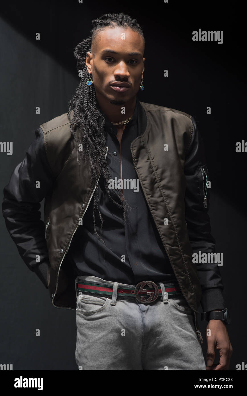 La publicité, editorial images de modélisation mâle noir street-orgelet fashion Banque D'Images