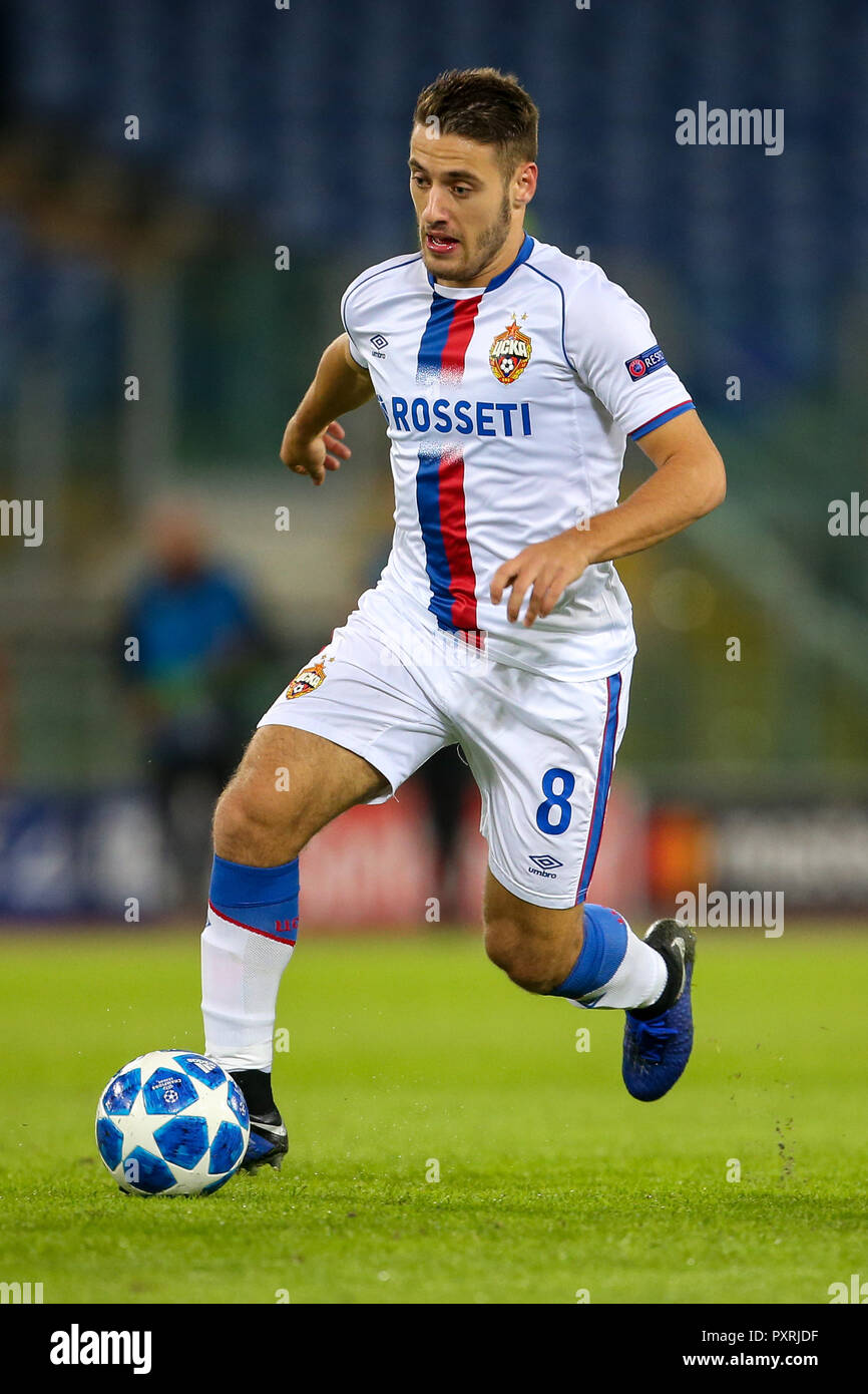 Stadio Olimpico, Rome, Italie. 23 Oct, 2018. Ligue des Champions de football, Roma contre le CSKA Moscou, Nikola Vlasic de CSKA Moscou contrôle la balle : Action Crédit Plus Sport/Alamy Live News Banque D'Images