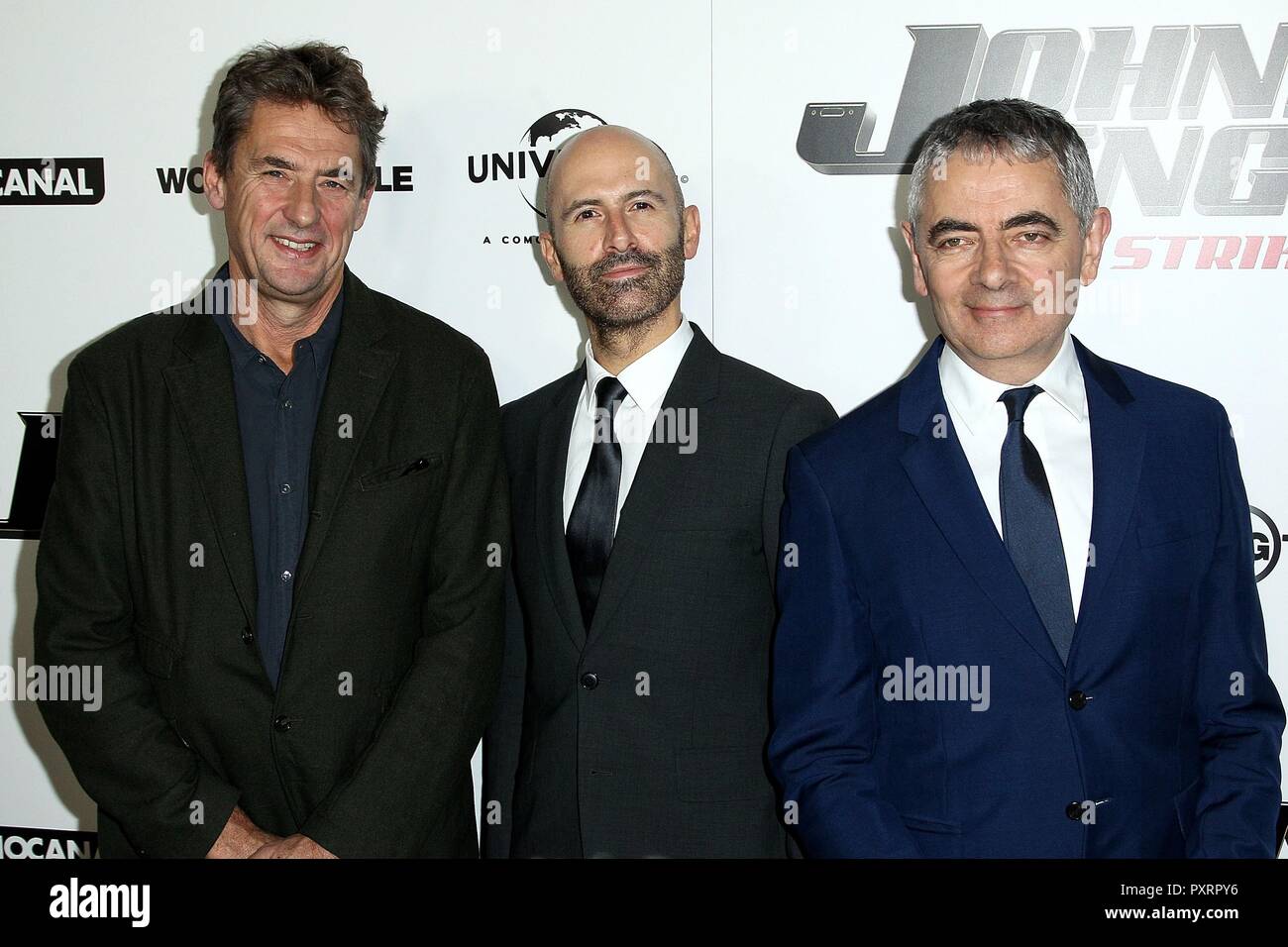 New York, NY, USA. 23 Oct, 2018. Tim Bevan, David Kerr, Rowan Atkinson au hall des arrivées pour JOHNNY ENGLISH, FRAPPE À NOUVEAU Premiere, AMC Loews Lincoln Square 13, New York, NY, le 23 octobre 2018. Crédit : Steve Mack/Everett Collection/Alamy Live News Banque D'Images