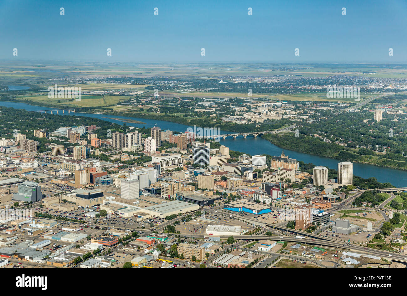 Vue aérienne de la ville de Saskatoon et de la rivière Saskatchewan Sud. Banque D'Images