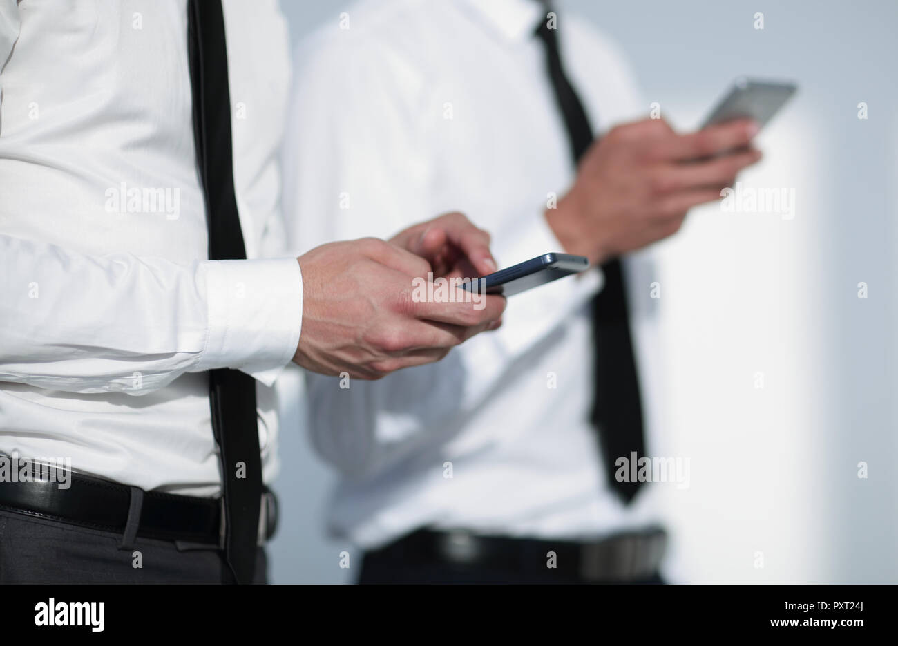 Perdre des téléphones dans les mains Banque D'Images