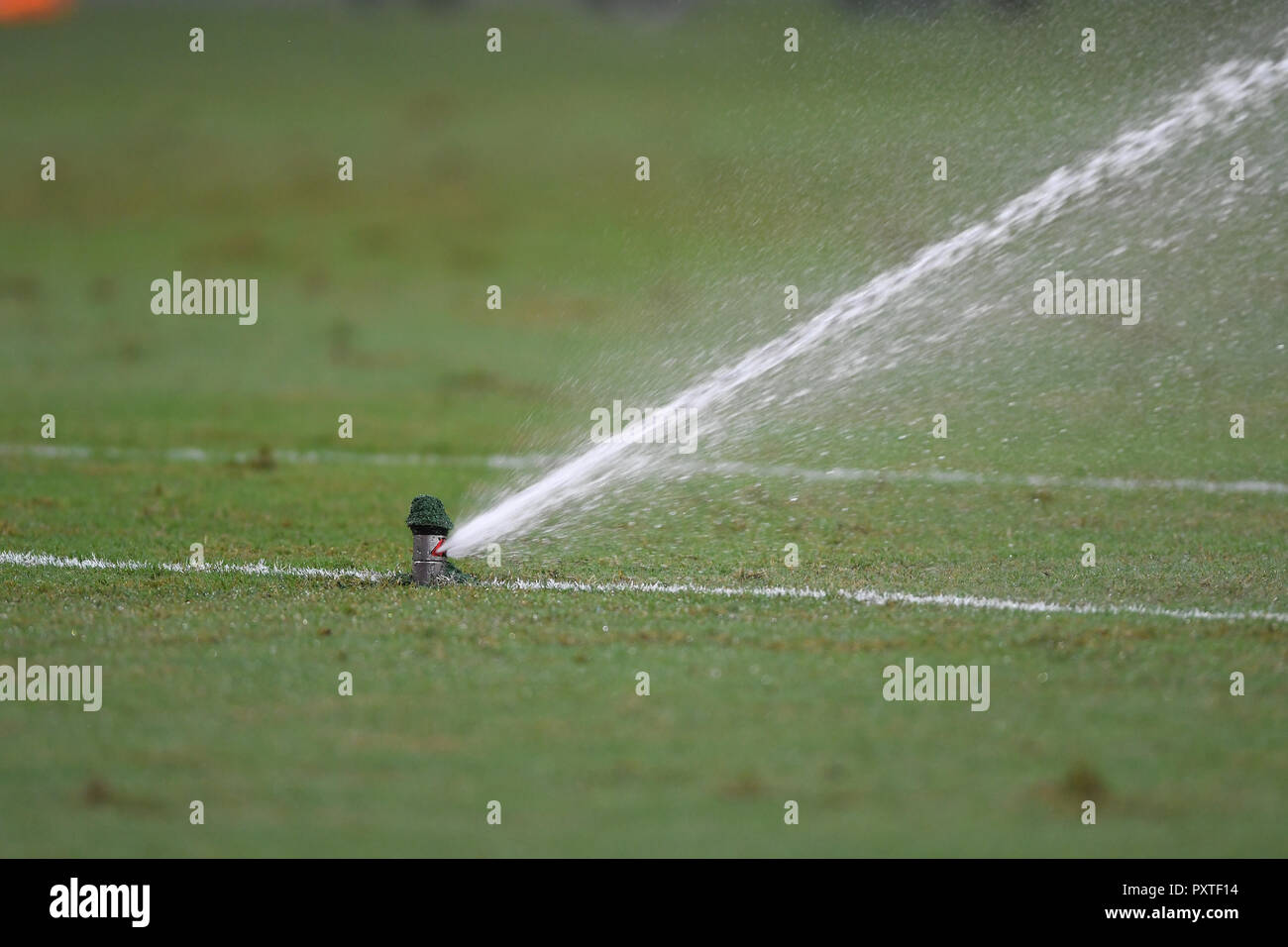 Kallang-Singapore-30Oct 2018:aspersion d'eau sortir de la CPI au cours souterrain 2018 entre l'Atletico Madrid contre à paris saint-allemand à l'natio Banque D'Images