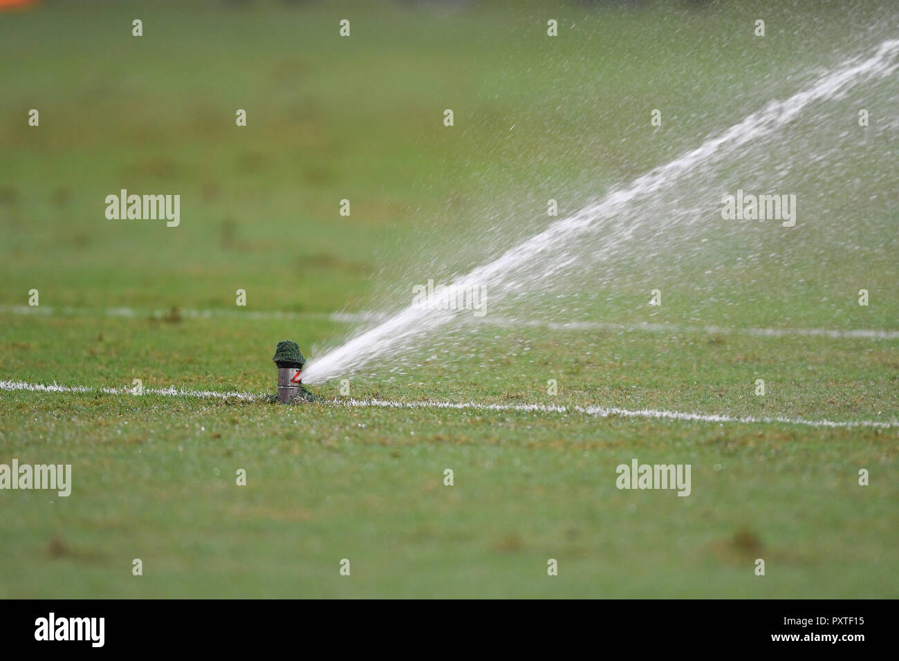 Kallang-Singapore-30Oct 2018:aspersion d'eau sortir de la CPI au cours souterrain 2018 entre l'Atletico Madrid contre à paris saint-allemand à l'natio Banque D'Images