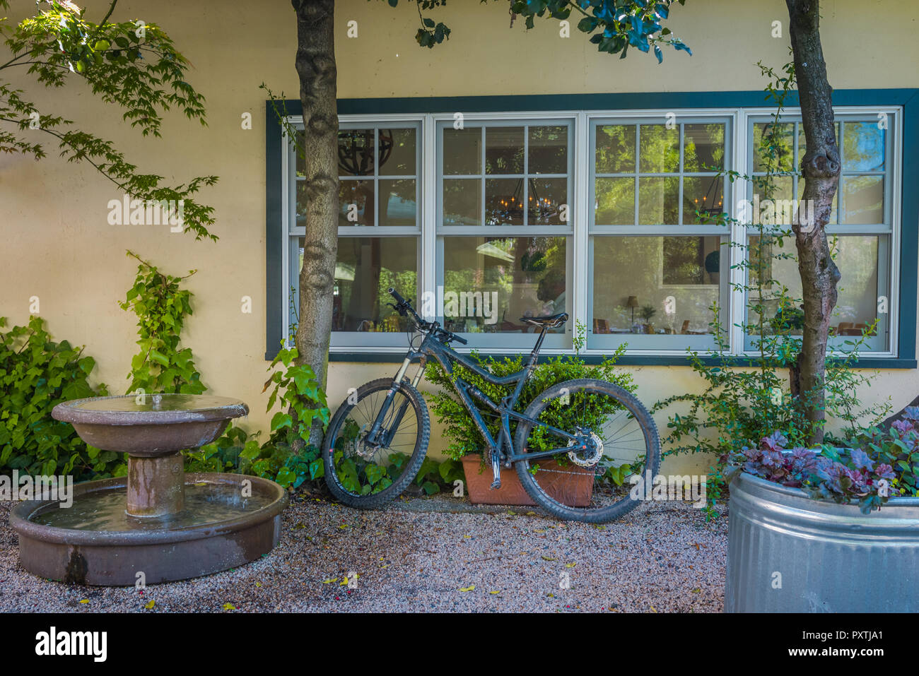 Calistoga, CA, Etats-Unis - le 25 mars 2016 : dans les rues de la ville historique de Calistoga est un arrêt touristiques populaires à l'extrémité nord de la vallée de Napa Wine Country. Banque D'Images