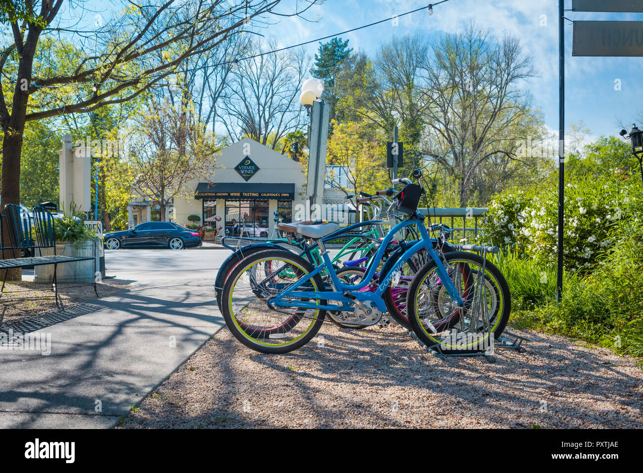 Calistoga, CA, Etats-Unis - le 25 mars 2016 : dans les rues de la ville historique de Calistoga est un arrêt touristiques populaires à l'extrémité nord de la vallée de Napa Wine Country. Banque D'Images