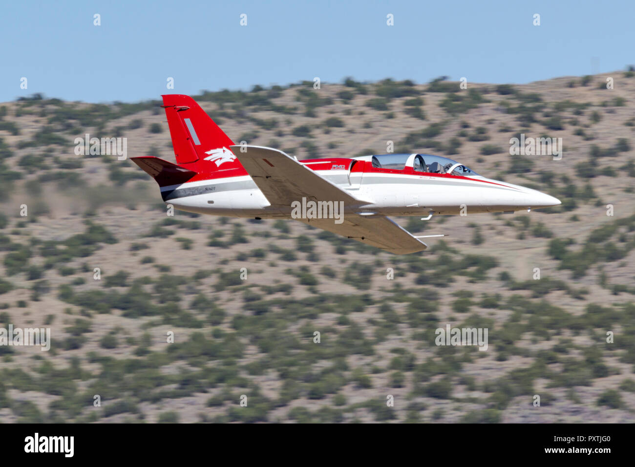 Bob McCormack 'Pilotes' Athena, un Aero Vodochody L-39 Albatross le long de la vallée de la vitesse lors d'une course de classe Jet dans le cadre de la 2018 Reno Nationa Banque D'Images