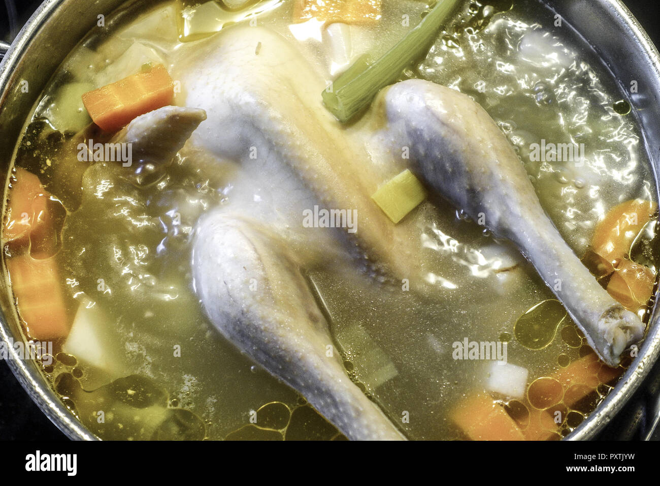 Suppenhuhn Hühnersuppe, kocht in einem Topf Banque D'Images