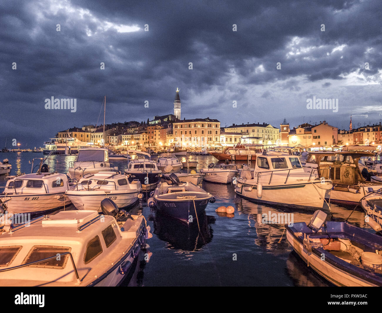 Nuit à Rovinj, Istrie, Croatie Banque D'Images