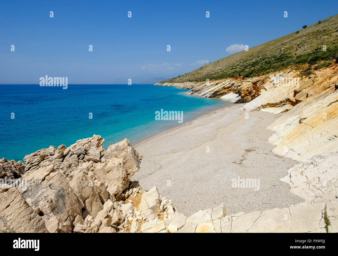 L'Albanie, comté de Vlorë, plage près de Lukova, Riviera albanaise, Mer Ionienne, Plazhi Shpella Banque D'Images