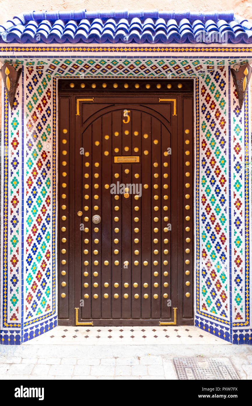 Porte marocaine Banque de photographies et d'images à haute résolution -  Alamy