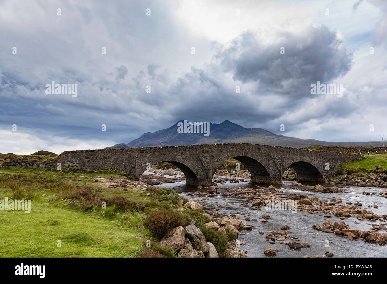 Royaume-uni, Ecosse, Hébrides intérieures, à l'île de Skye, Kyle Akin et le pont de Skye du Plock Banque D'Images
