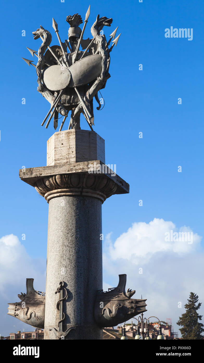 La colonne rostrale de la Fontana della dea di Roma, Rome, Italie Banque D'Images