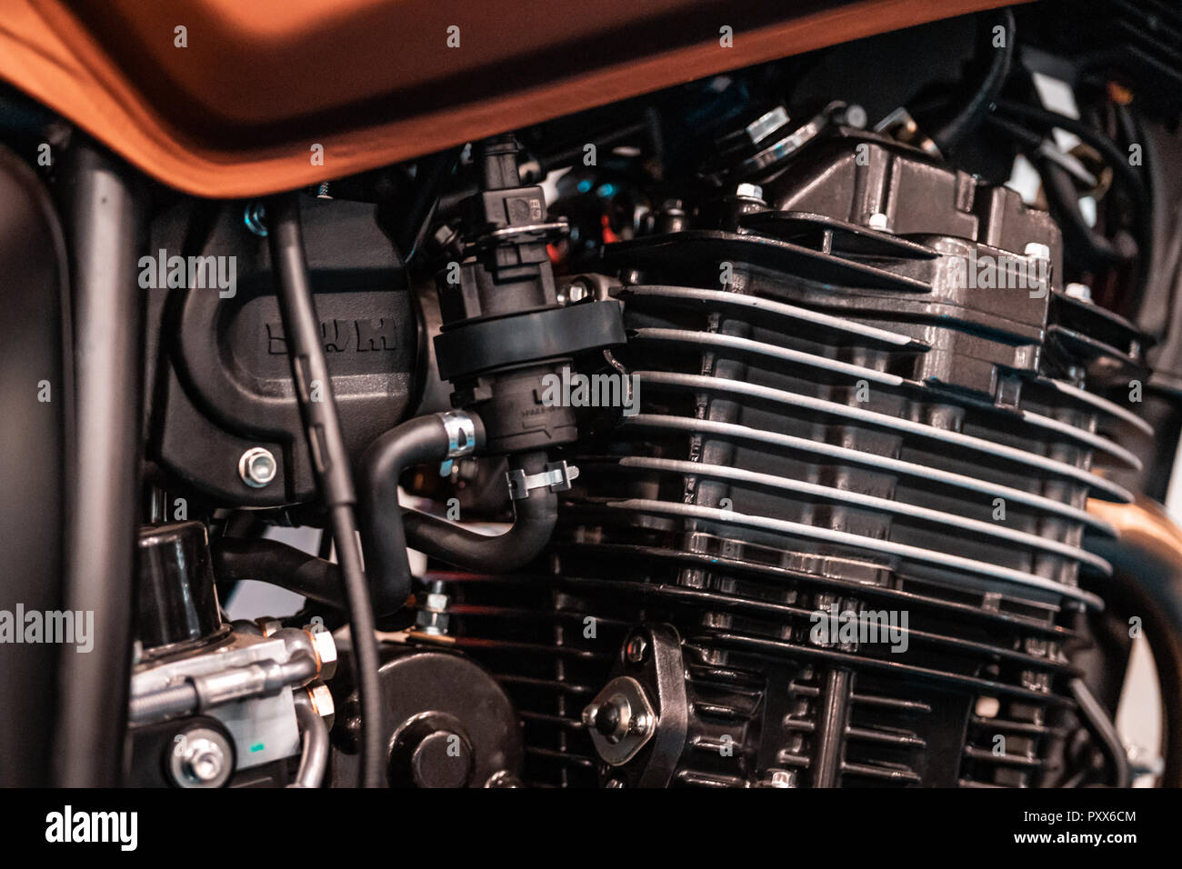 Détails de la conception du moteur, radiateur de moto sur mesure en