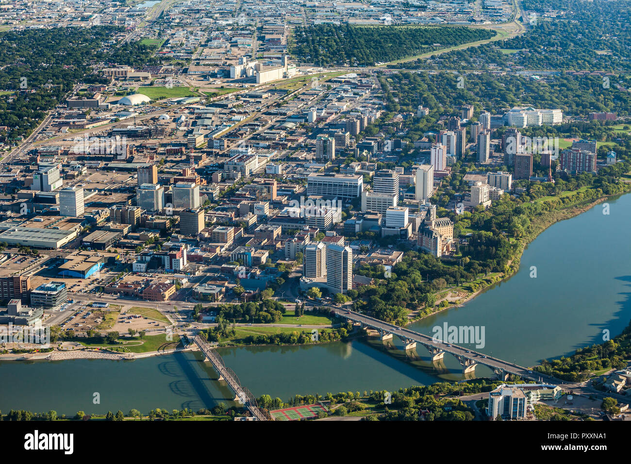 Vue aérienne de la ville de Saskatoon et de la rivière Saskatchewan Sud. Banque D'Images
