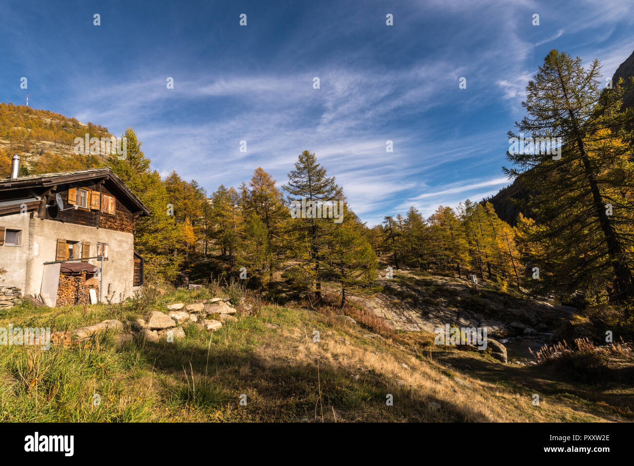 L'automne coloré à alpes suisses au col du Simplon Banque D'Images