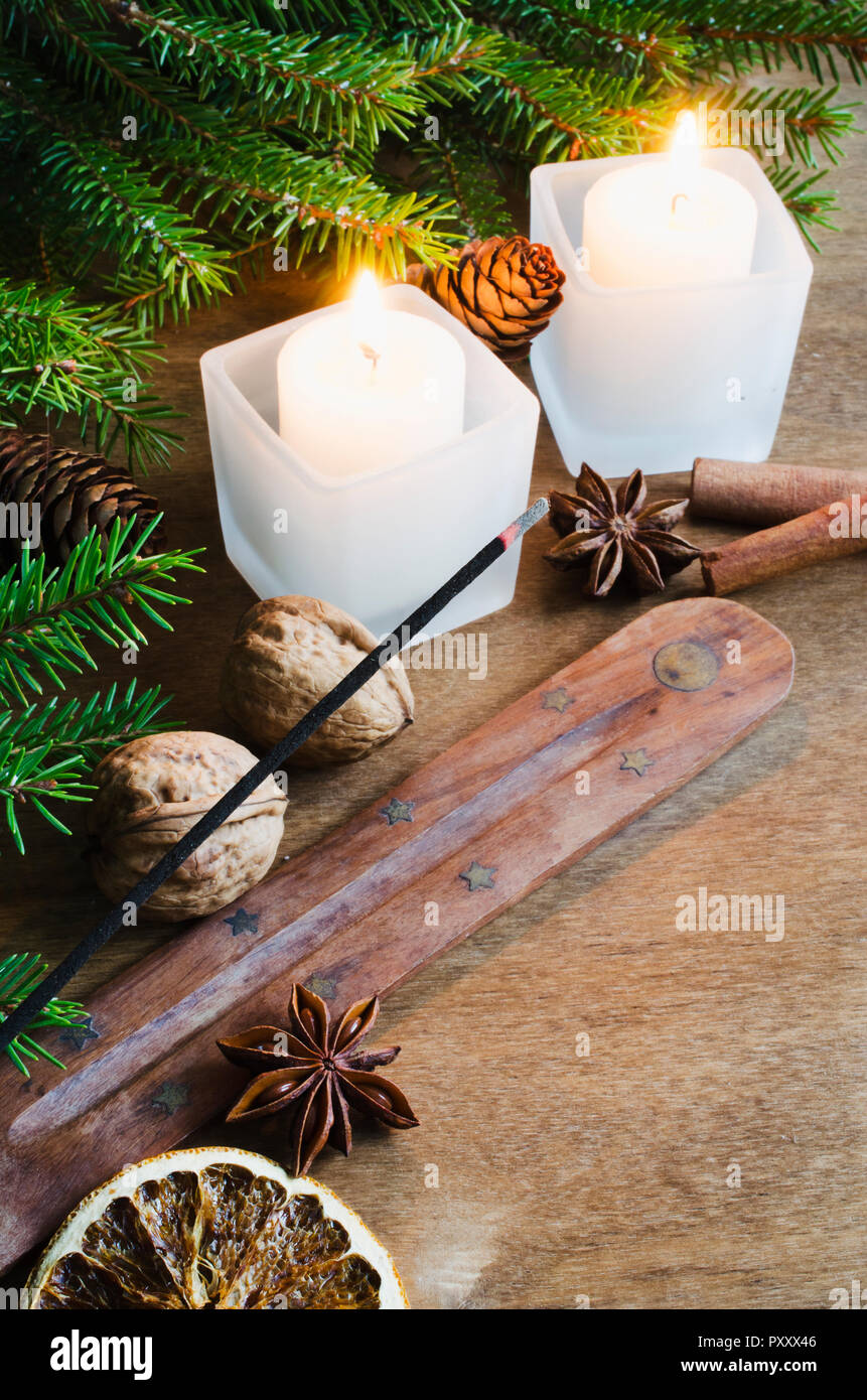 Bougies Pour Noël À La Maison. Belles Vacances Décoration Banque D