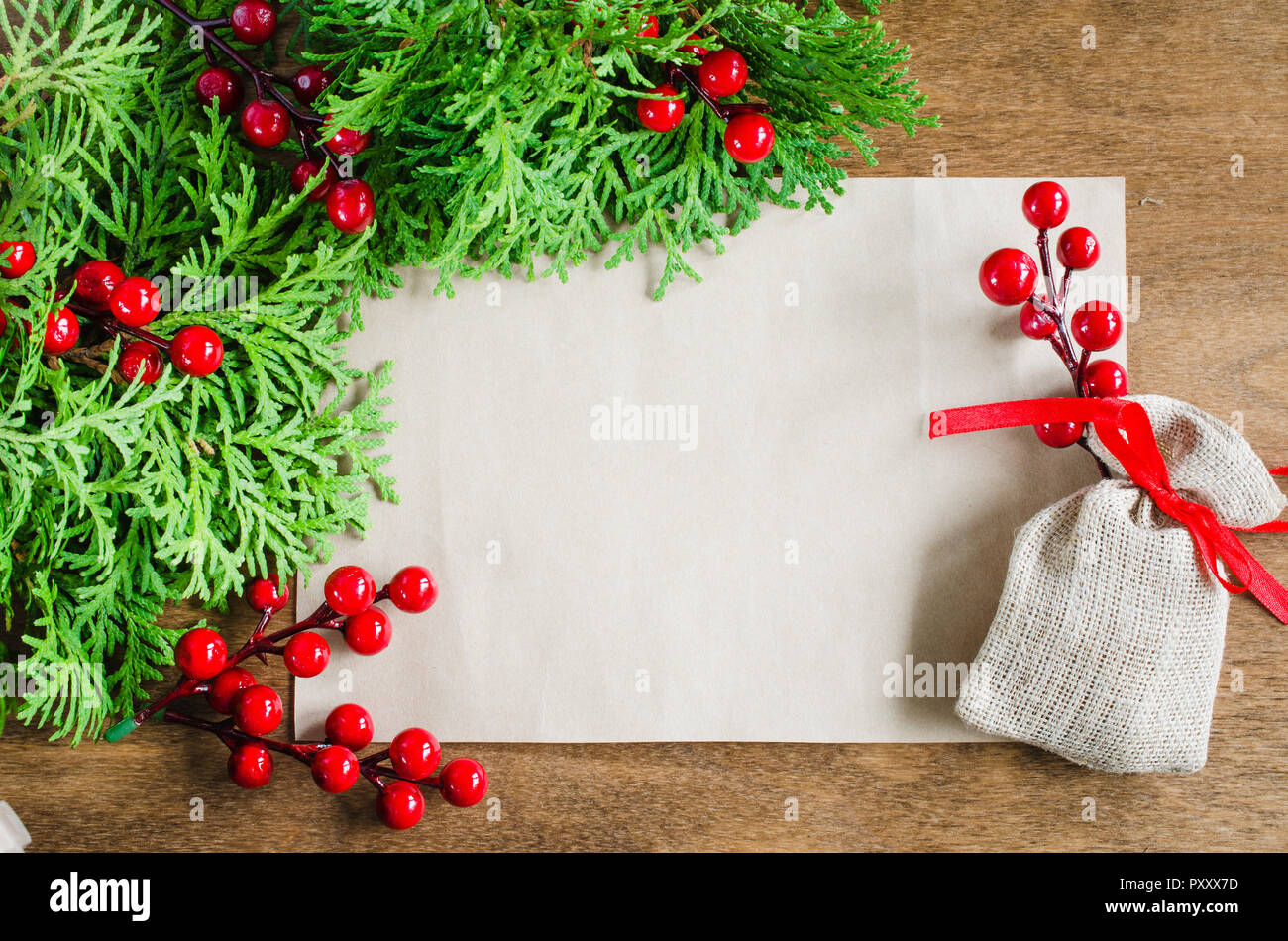 Decoration De Noel Avec Carte Postale Vierge Sur Fond De Bois Copier L Espace Vacances Saisonnieres Et Concept Focus Selectif De L Espace Pour Le Texte Photo Stock Alamy Decoration De Noel Avec Carte Postale Vierge Sur Fond De Bois Copier L Espace Vacances Saisonnieres Et Concept Focus Selectif De L Espace Pour Le Texte Photo Stock Alamy