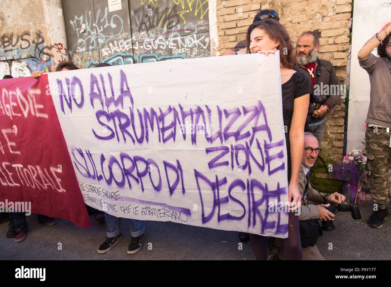 Rome, Italie. 24 Oct, 2018. Les gens et les bannières contre Matteo Salvini Crédit : Matteo Nardone/Pacific Press/Alamy Live News Banque D'Images