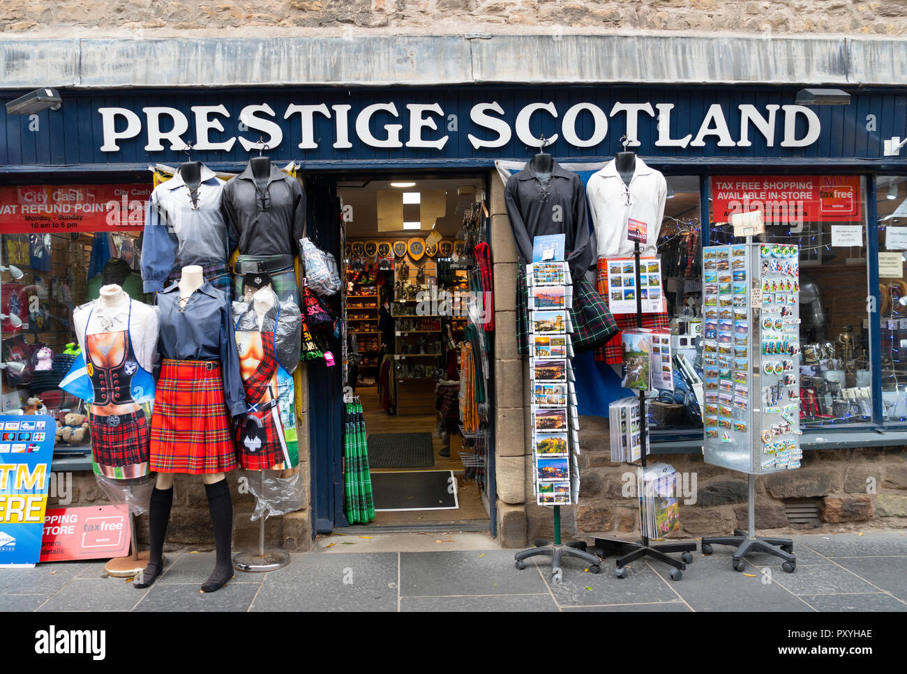 Voir touristique typique de cadeaux sur le Royal Mile à Édimbourg, Écosse, Royaume-Uni. Banque D'Images