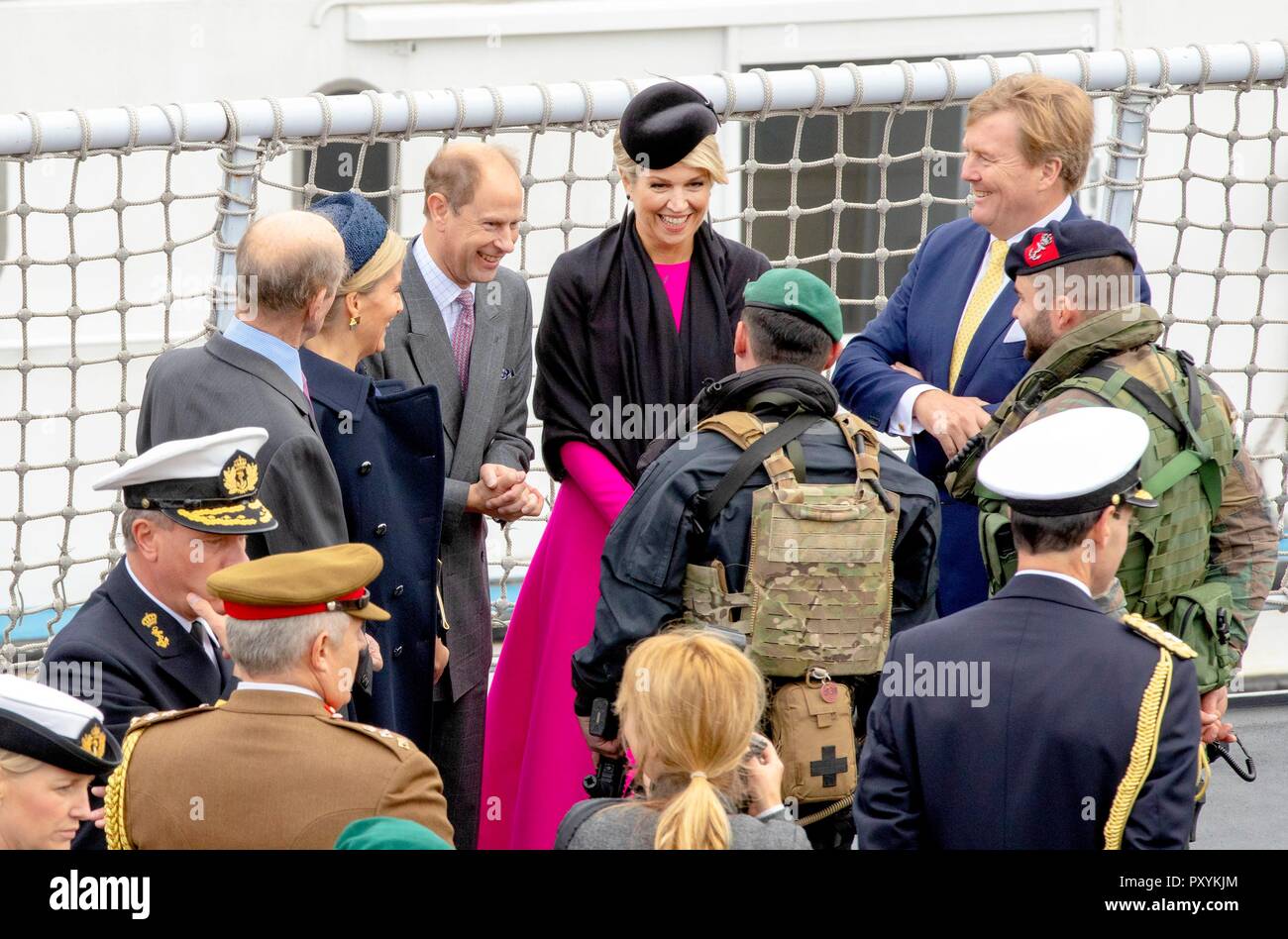 Londres, Royaume-Uni. 24 Oct, 2018. Le roi Willem-Alexander, Reine Maxima des Pays-Bas, duc de Kent, comte de Wessex, Prince Edward et son épouse la comtesse de Wessex Sophie Rhys Jones à la Zr. Mme 225 à Londres, le 24 octobre 2018, pour une fotomoment en face de la Tower Bridge sur la dernière d'un statevisit 2 jours au Royaume-Uni Photo : Albert Nieboer/ Pays-Bas OUT/Point de vue OUT | Crédit : afp photo alliance/Alamy Live News Banque D'Images