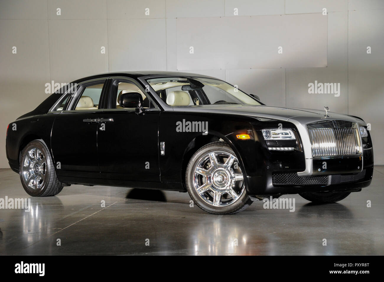 Oct 24, 2018 : 2010 Rolls-Royce Ghost est équipé d'un 4,0 litres, 6 520 hp en lézard vert Banque D'Images