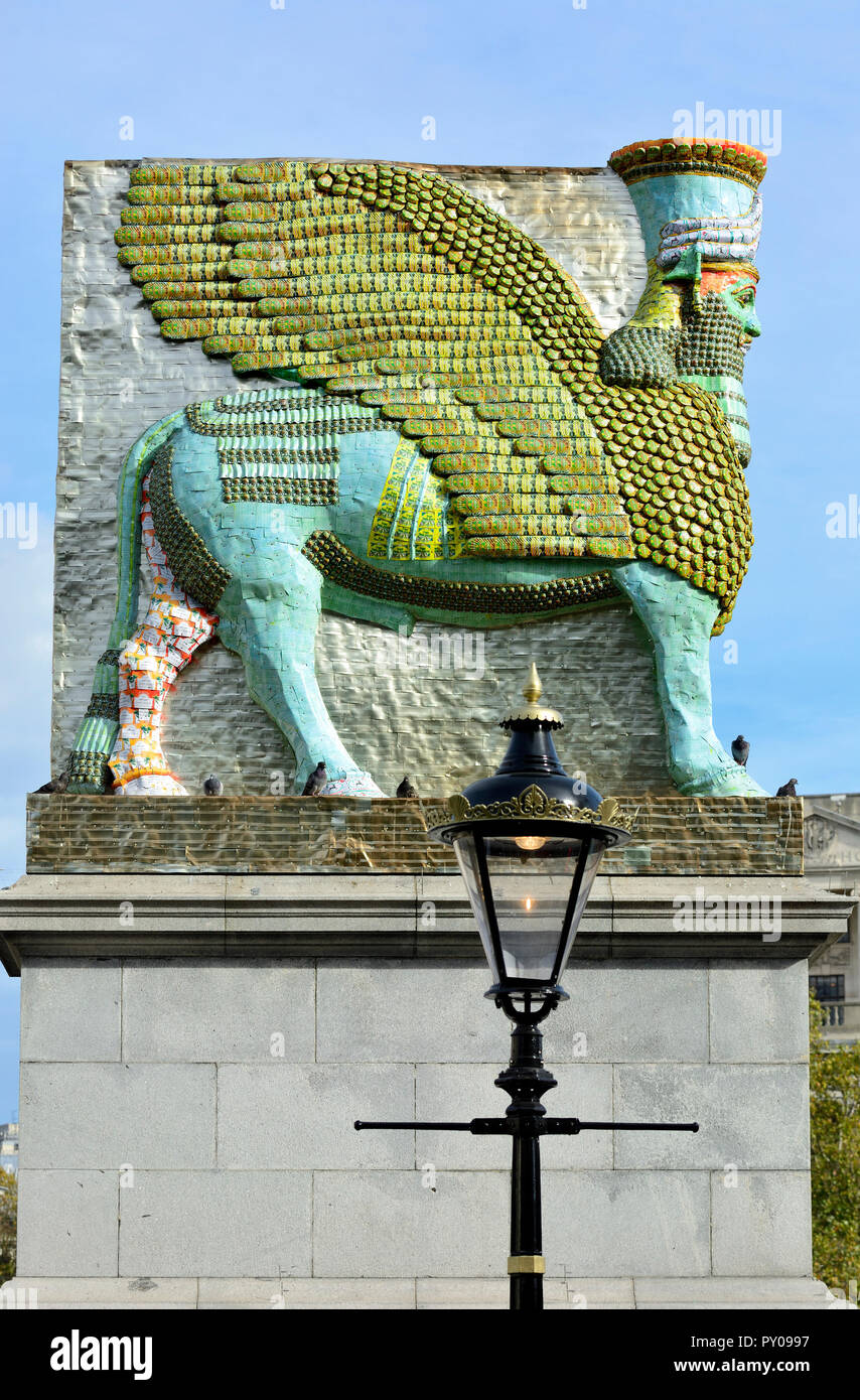 "L'ennemi invisible ne devrait pas exister" sur le quatrième Socle à Trafalgar Square, Londres, Angleterre, Royaume-Uni. En 2018. Conçu par Michael Rakowitz et fabriqués à partir de Banque D'Images