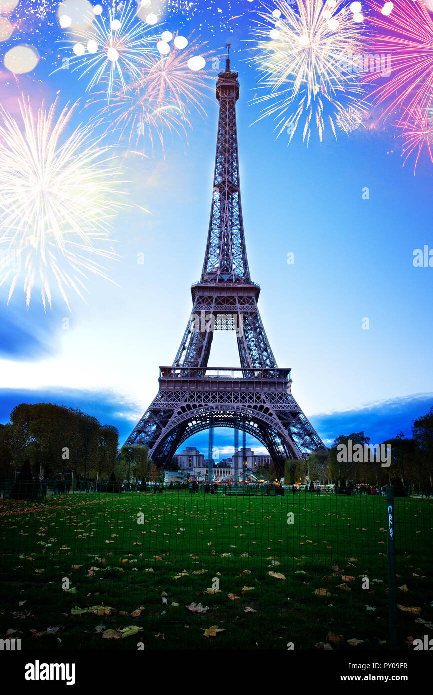 Tour Eiffel la nuit, France Banque D'Images